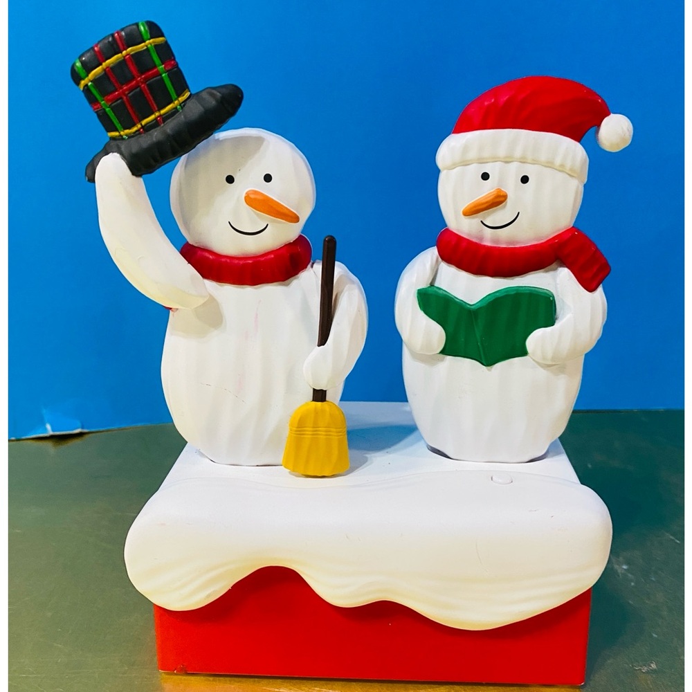 Hallmark 2018 Xmas Snow Many Memories Caroling Snowmen Snowman Music & Animated